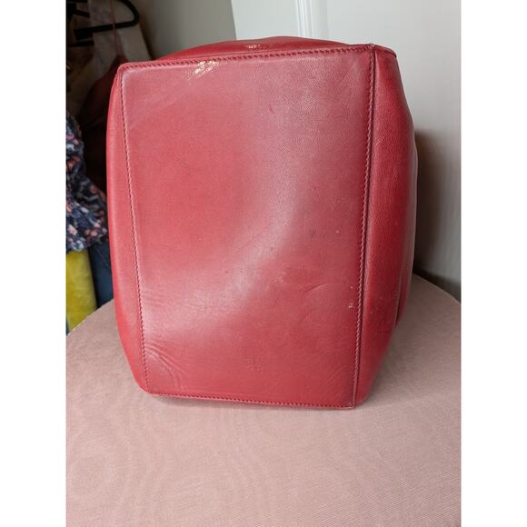 Chanel Lambskin CC Drawstring Bucket Bag Red Crossbody With Attached Zip Wallet - Picture 15 of 16